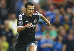 Chelsea's Spanish midfielder Pedro runs with the ball during the English Premier League football match between West Bromwich Albion and Chelsea at The Hawthorns in West Bromwich, central England on August 23, 2015. AFP PHOTO / JUSTIN TALLIS RESTRICTED TO EDITORIAL USE. No use with unauthorized audio, video, data, fixture lists, club/league logos or 'live' services. Online in-match use limited to 75 images, no video emulation. No use in betting, games or single club/league/player publications.