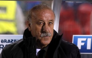 Spain's coach Vicente del Bosque sits in the bench before their 2014 World Cup qualifying soccer match against Belarus at Son Moix stadium in Palma de Mallorca October 11, 2013.  REUTERS/Gustau Nacarino (SPAIN  - Tags: SPORT SOCCER)